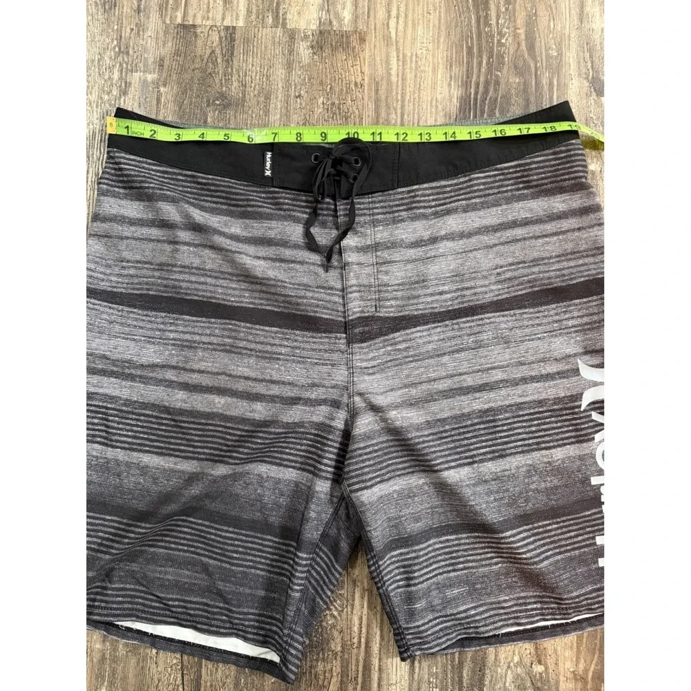 Hurley Phantom Summer Board Shorts Men's Size 36 Gray Stripe Swim Surf Beach